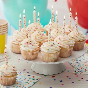 Cupcakes clásicos de vainilla para cumpleaños