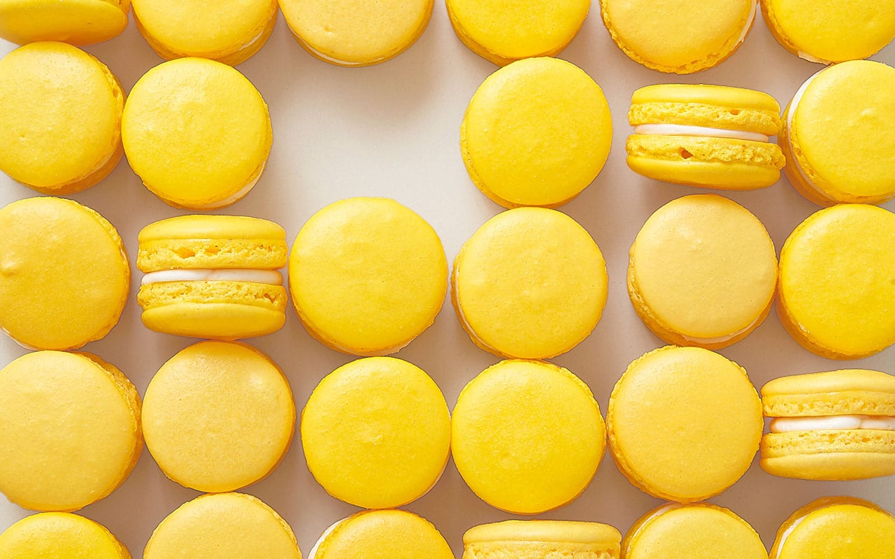 French Macarons Amarillos