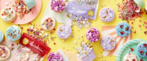 Set con cupcakes decorados de productos wilton